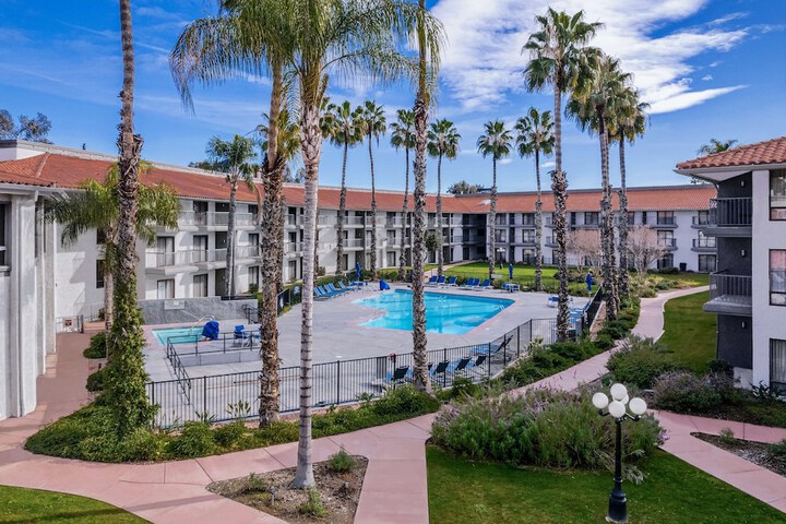 DoubleTree by Hilton Hotel Bakersfield