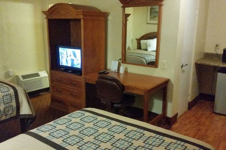 Room 12 of 34