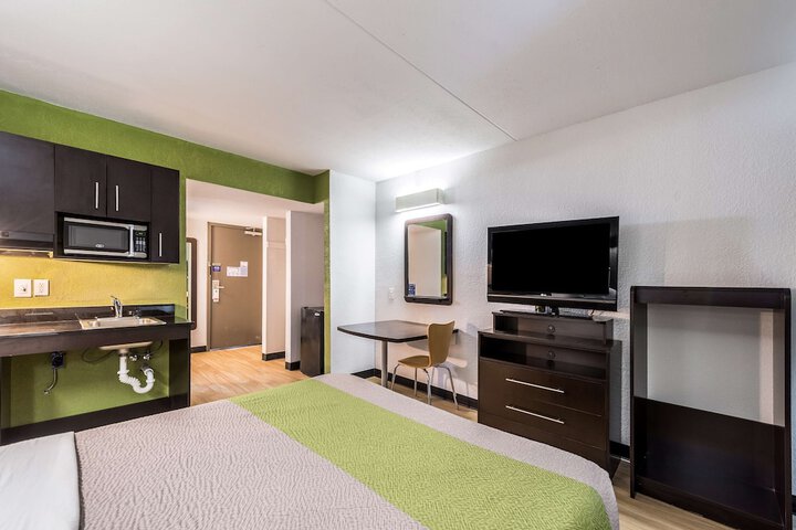 Room 33 of 47