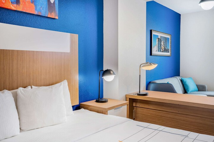 Room 16 of 32