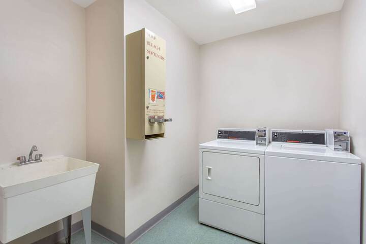 Room 6 of 17