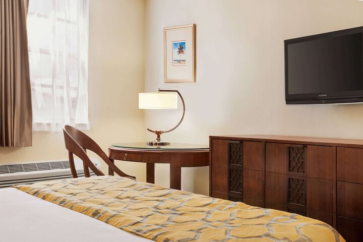 Room 14 of 18