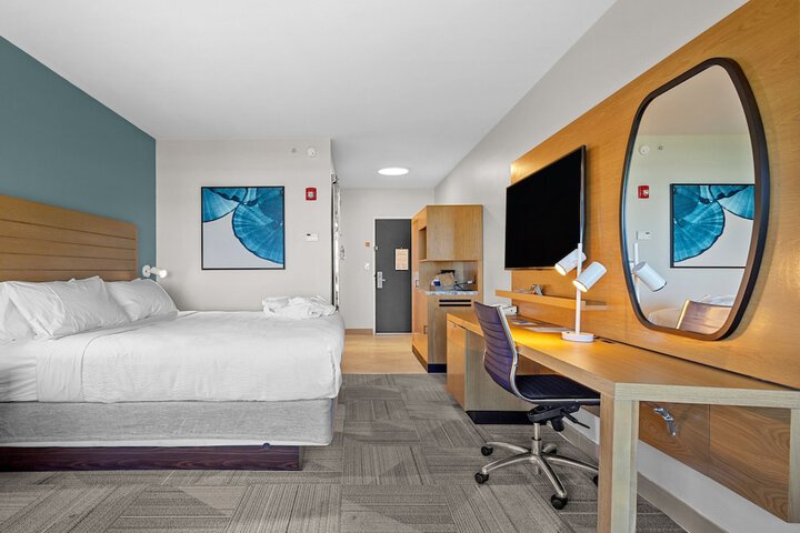Room 32 of 85