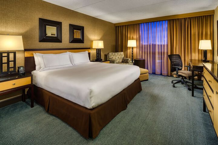 Room 6 of 14