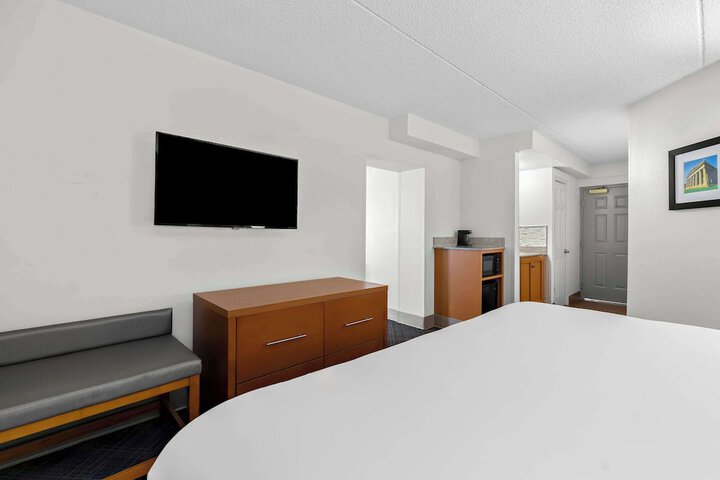 Room 28 of 48