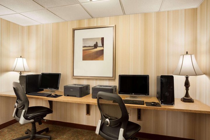 Business Center 28 of 28