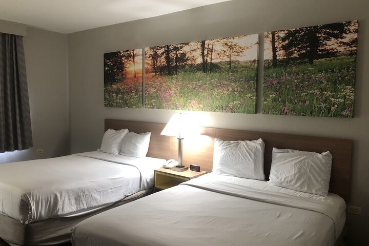 Room 6 of 14
