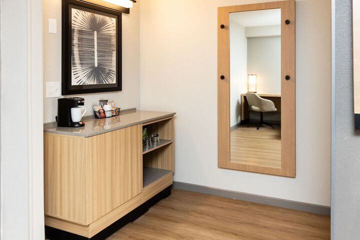 Hyatt Place Roanoke Airport / Valley View Mall