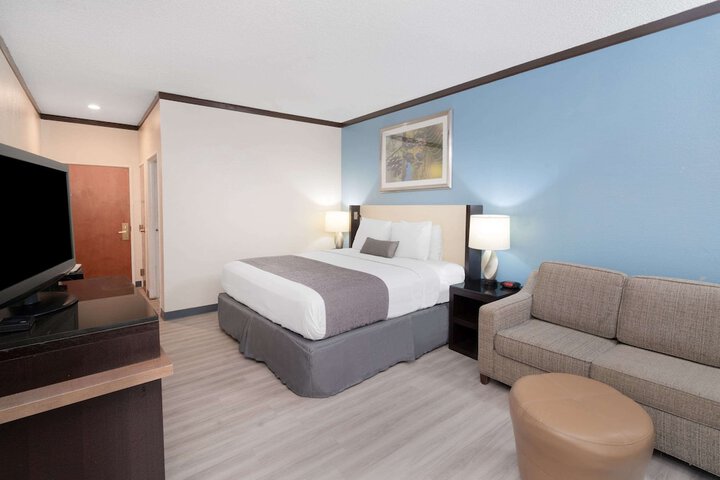 Room 46 of 70