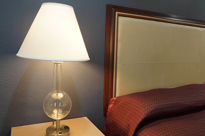 Room 6 of 19
