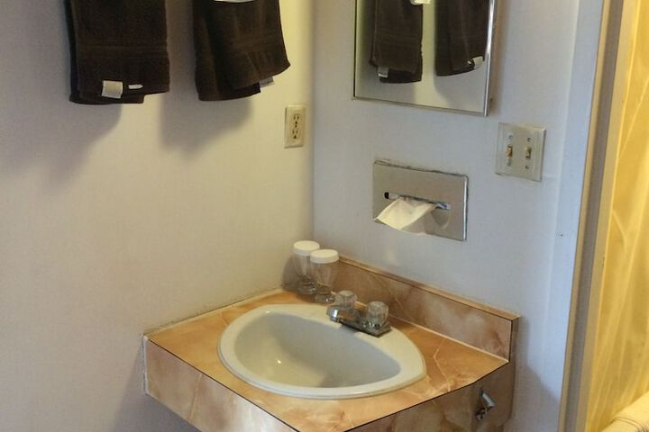 Room 12 of 38