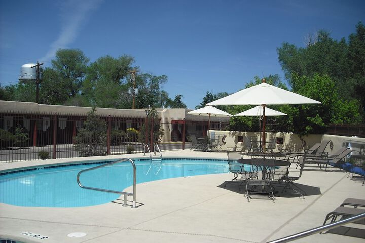 El Pueblo Lodge