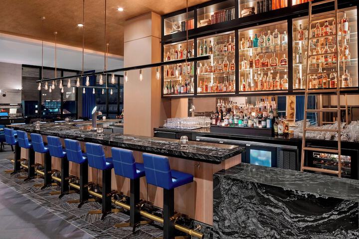 The Oaklander Hotel Autograph Collection