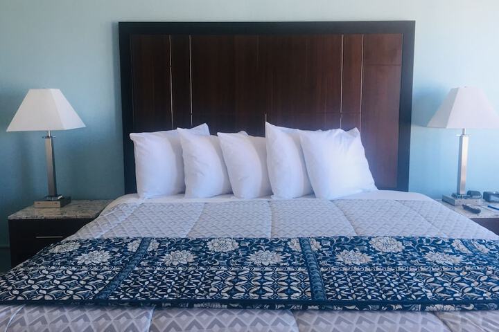 Dolphin Cove Motel
