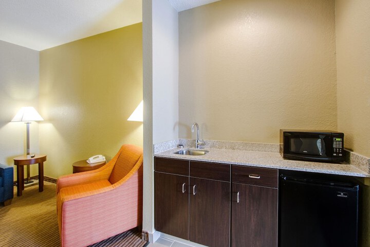 Room 16 of 38