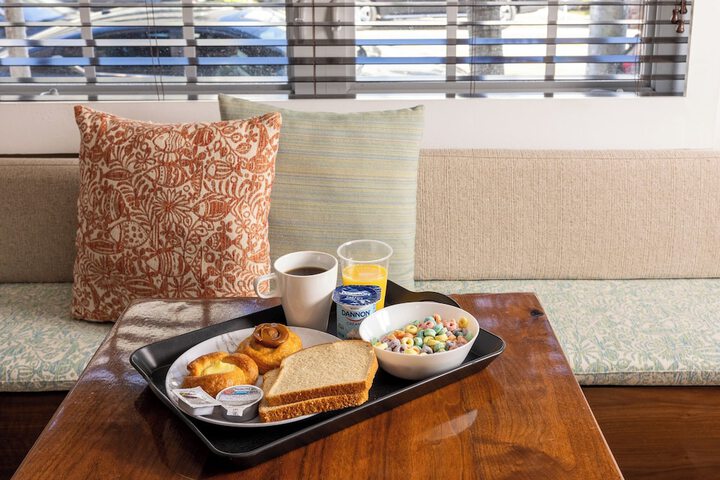 Breakfast/Coffee Service 40 of 45