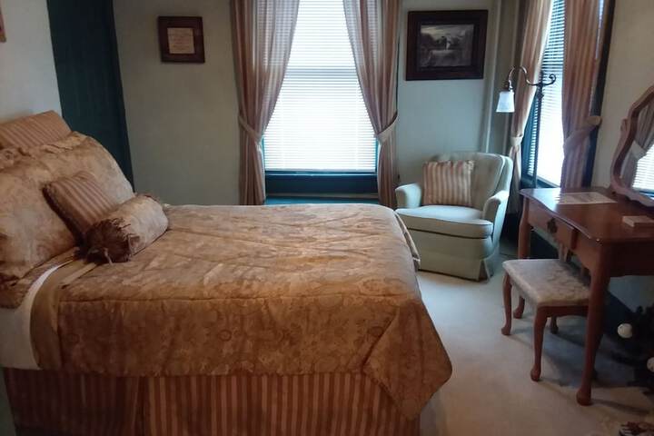 Room 17 of 28