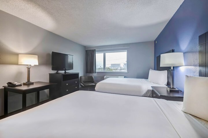 Room 10 of 25