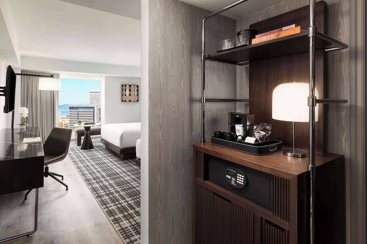 Room 44 of 74