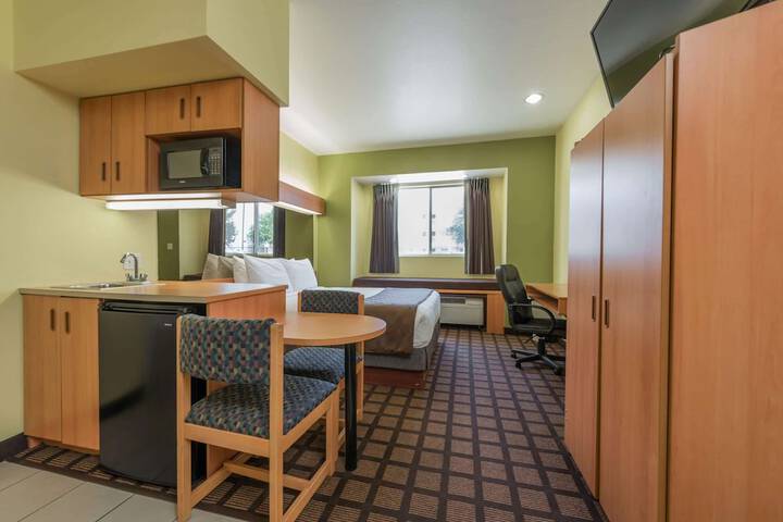 Room 17 of 32