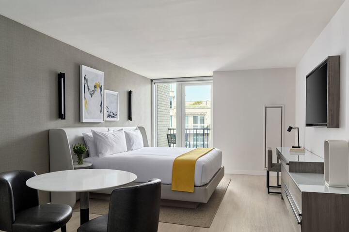 Room 25 of 43