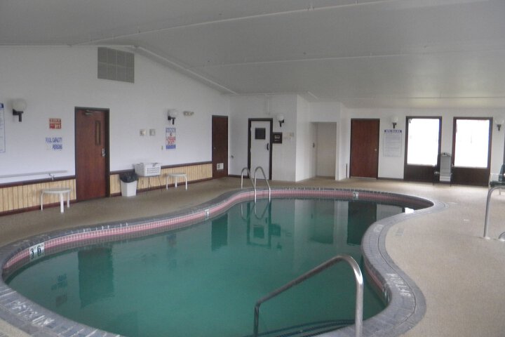 Pool 10 of 39