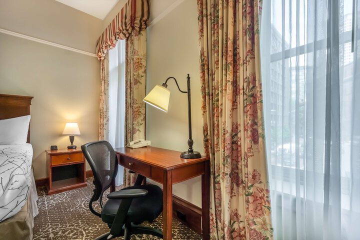 Room 7 of 39