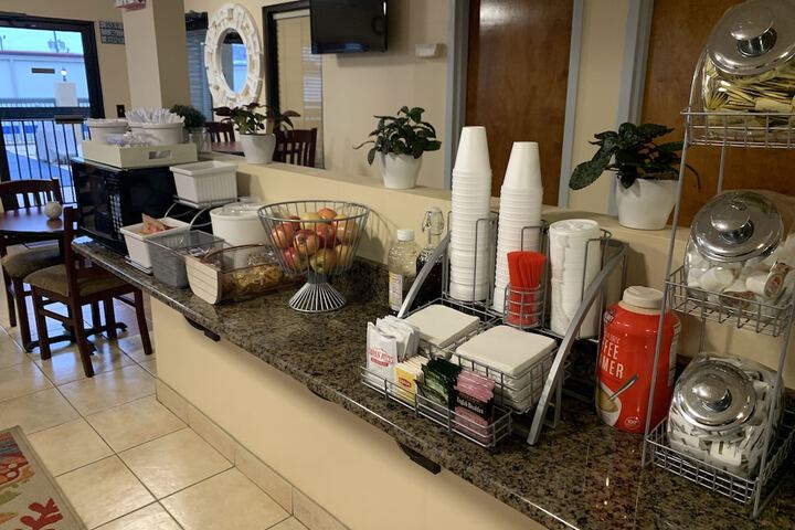 Breakfast/Coffee Service 23 of 25