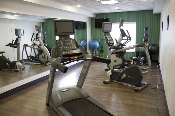 Holiday Inn Express & Suites Parkersburg-Mineral Wells by IHG