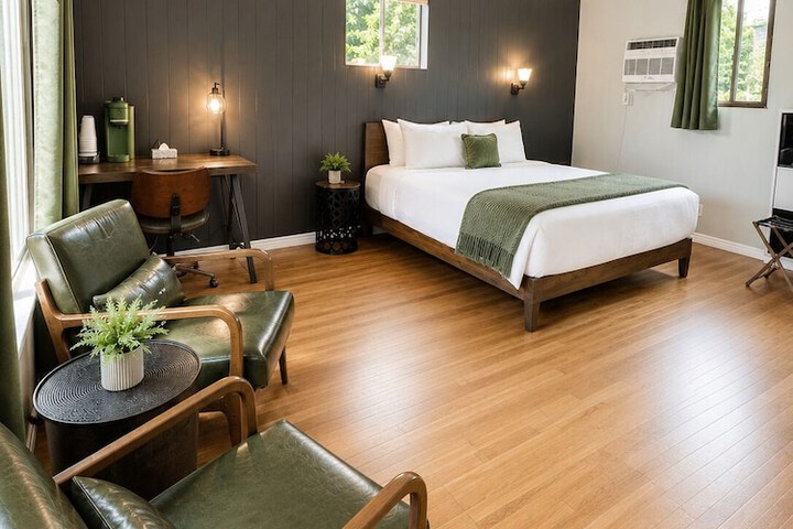 CedarWood Inn