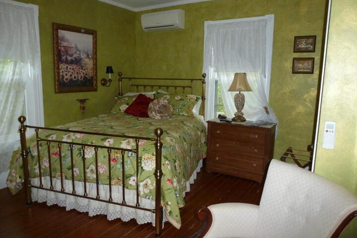 Back INN Time B & B
