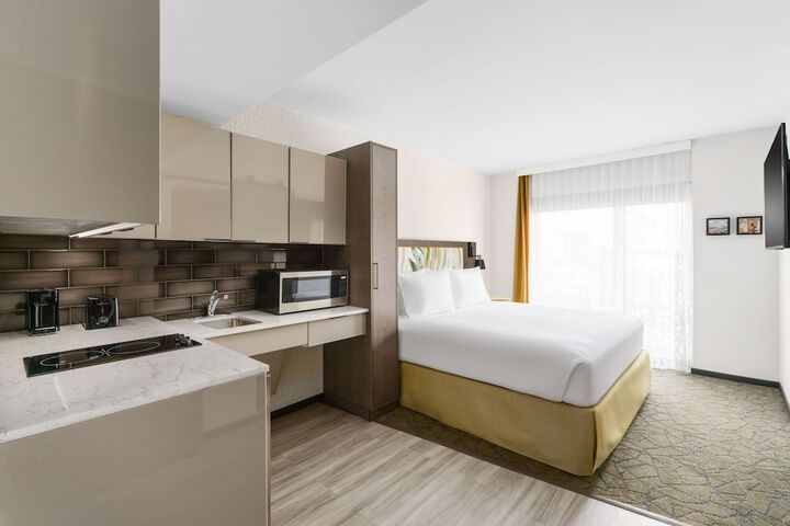Room 11 of 28