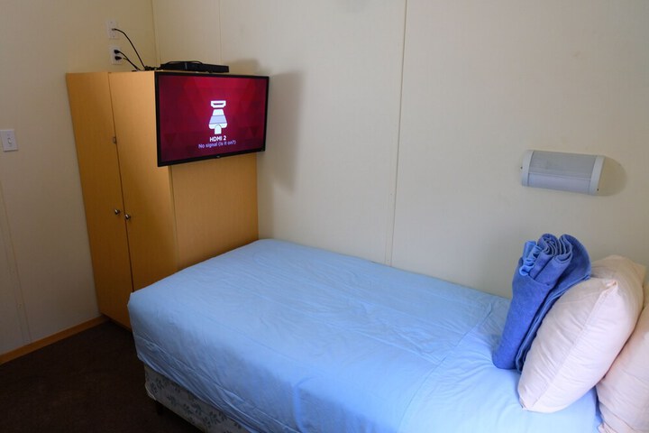 Room 16 of 32