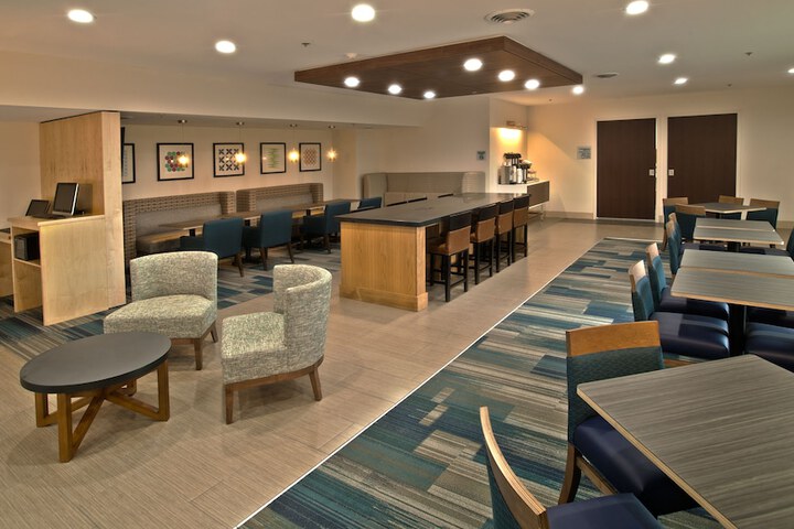 Holiday Inn Express & Suites Evansville North by IHG