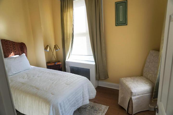 Lincoln Manor - Newly Renovated 1mile from PHL Airport and Sports Stadiums