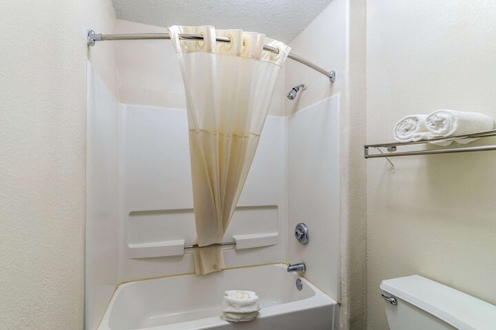 Quality Inn & Suites Canton