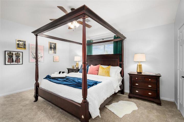 Upscale 4BR Cypress Home w Pool Hot Tub, Theater, Sleeps 20