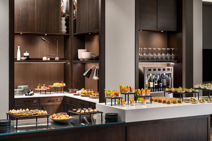 Sheraton Gateway Hotel in Toronto International Airport