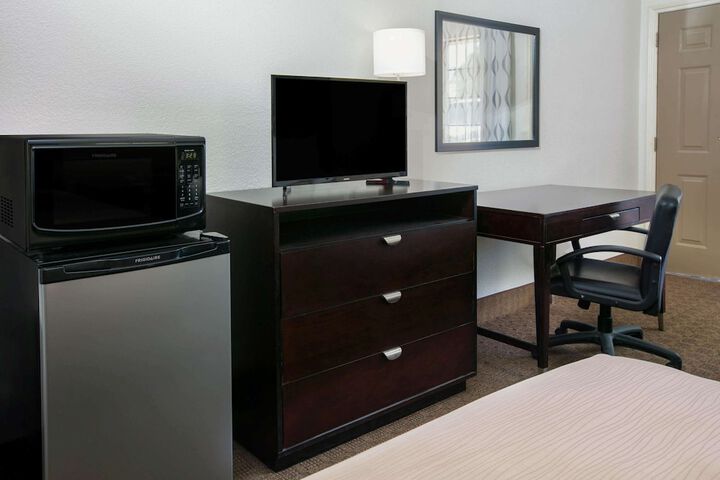 Room 18 of 32