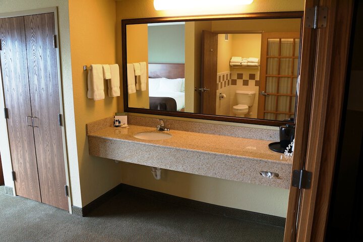 Room 42 of 61