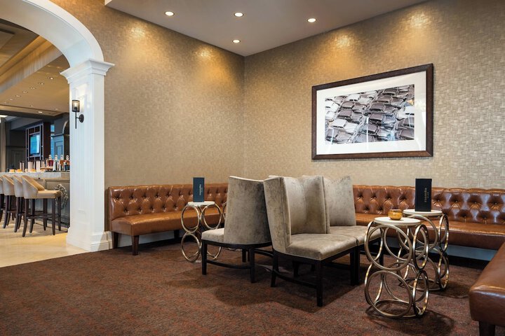 Lounge 70 of 79