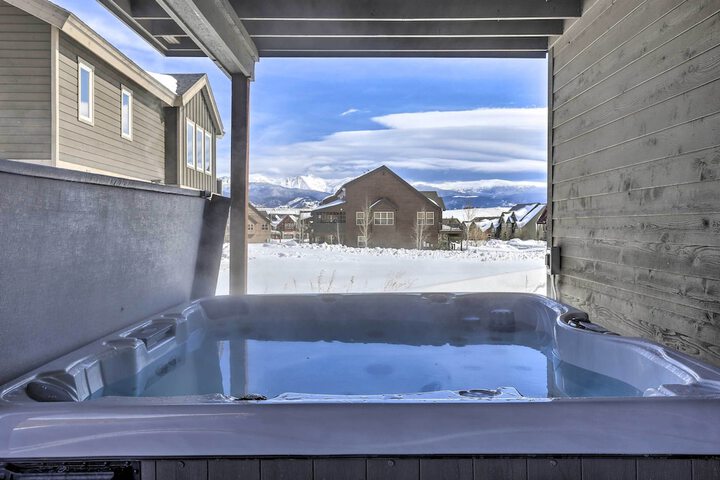 Luxe Rocky Mtn Retreat w / Hot Tub - by Winter Park