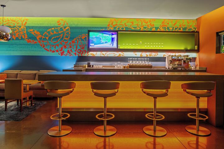 Lounge 64 of 71