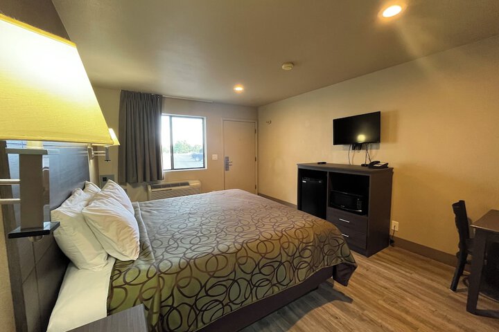 Room 18 of 32