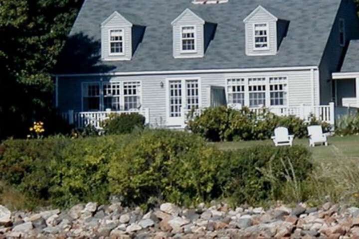 Dockside Guest Quarters & Restaurant