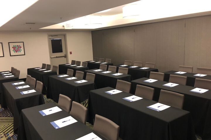 Holiday Inn Express and Suites Modesto by IHG