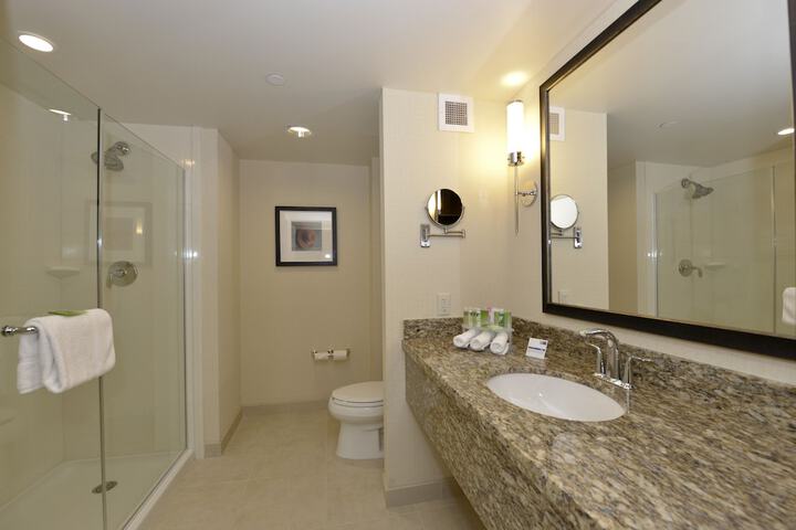 Room 50 of 74