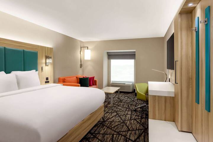 Room 21 of 33