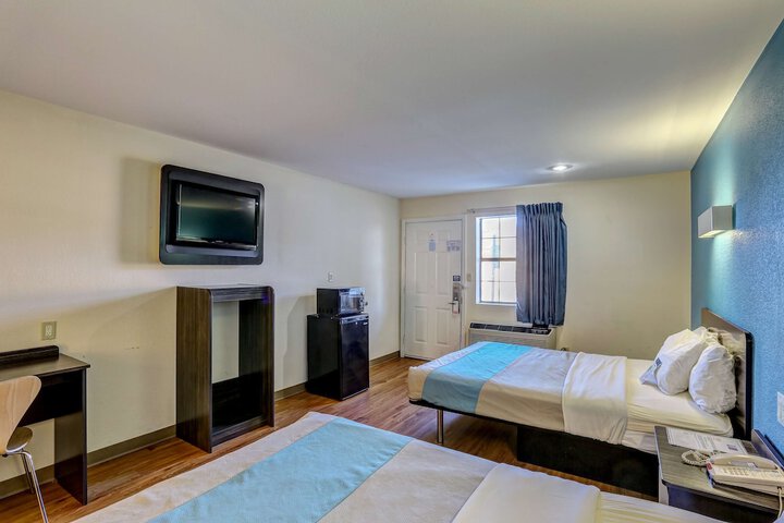 Room 9 of 42