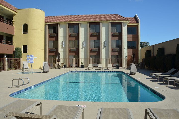 Pool 8 of 37